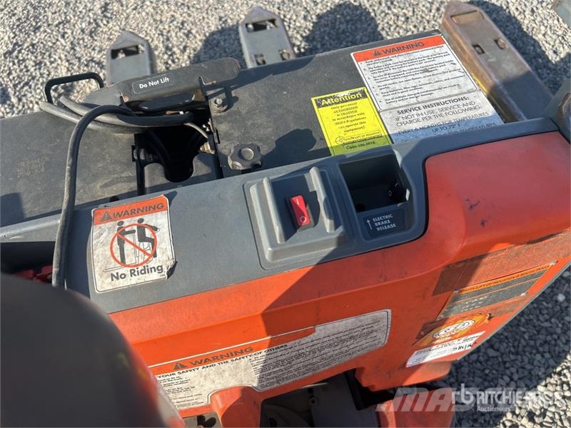 Toyota 8HBW23 Hand pallet truck