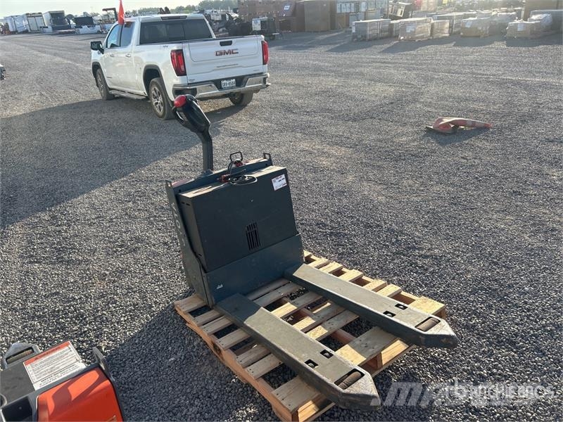 Toyota 8HBW23 Hand pallet truck