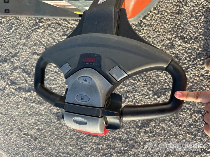 Toyota 8HBW23 Hand pallet truck
