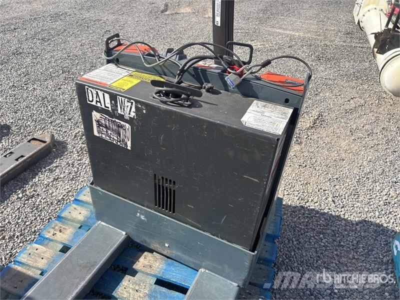 Toyota 8HBW23 Hand pallet truck