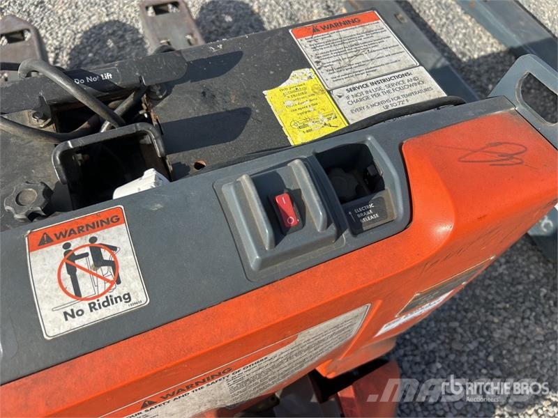 Toyota 8HBW23 Hand pallet truck