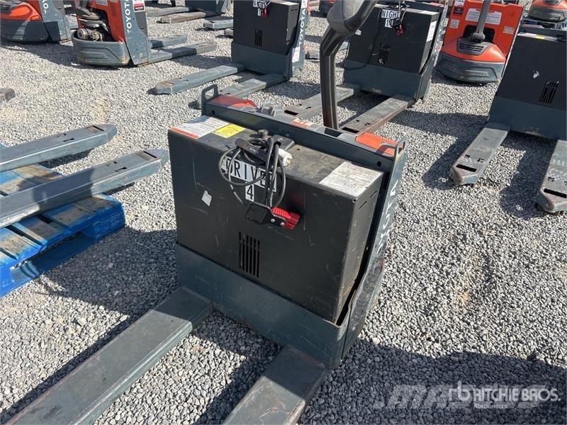 Toyota 8HBW23 Hand pallet truck