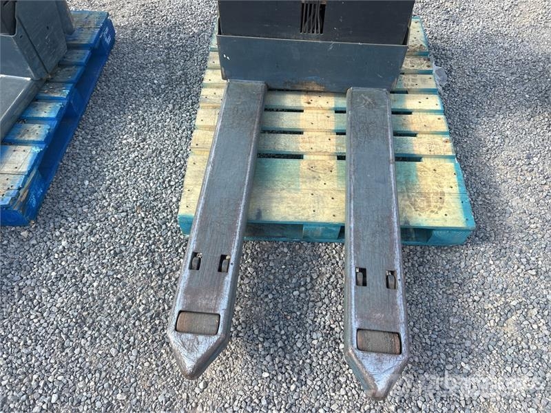 Toyota 8HBW23 Hand pallet truck
