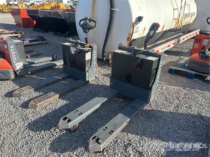 Toyota 8HBW23 Hand pallet truck