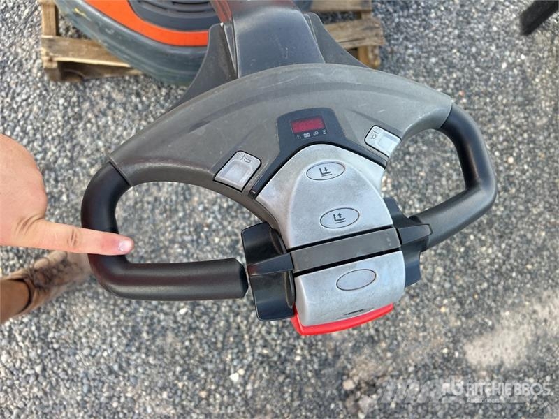 Toyota 8HBW23 Hand pallet truck