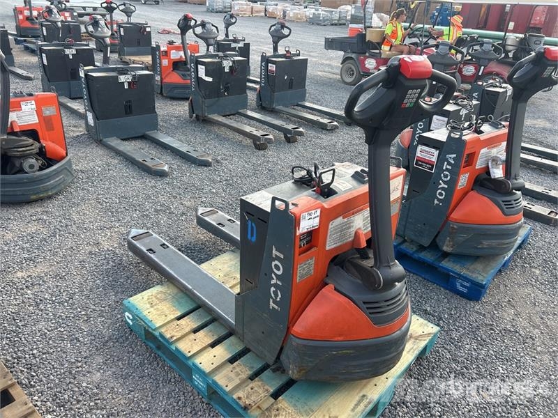 Toyota 8HBW23 Hand pallet truck