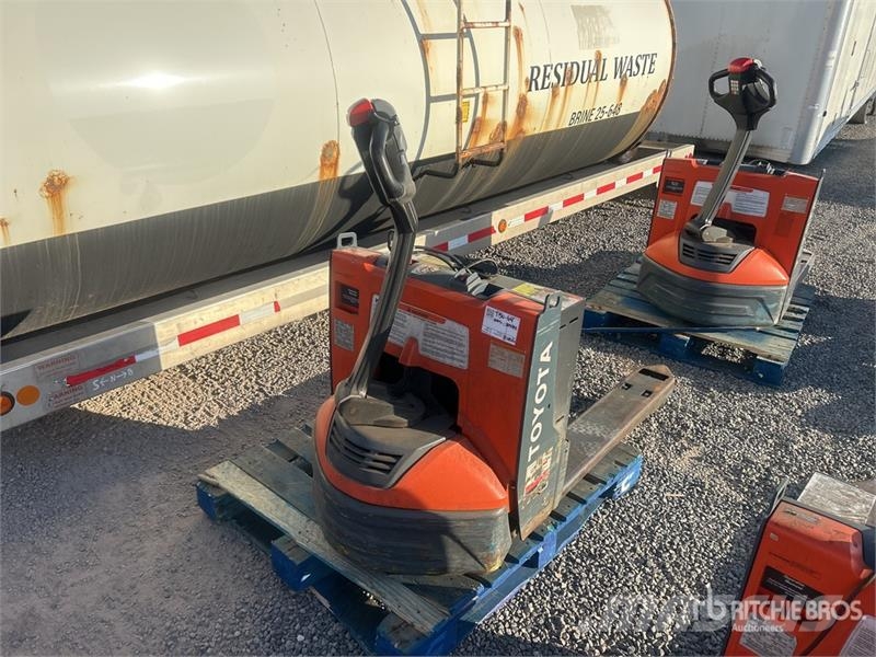 Toyota 8HBW23 Hand pallet truck