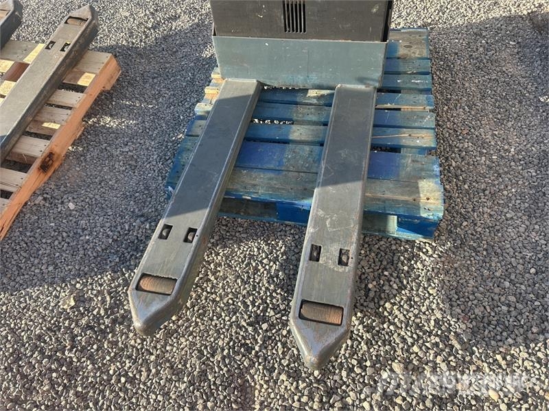 Toyota 8HBW23 Hand pallet truck