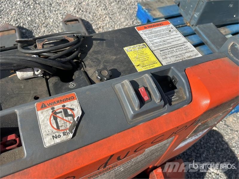 Toyota 8HBW23 Hand pallet truck