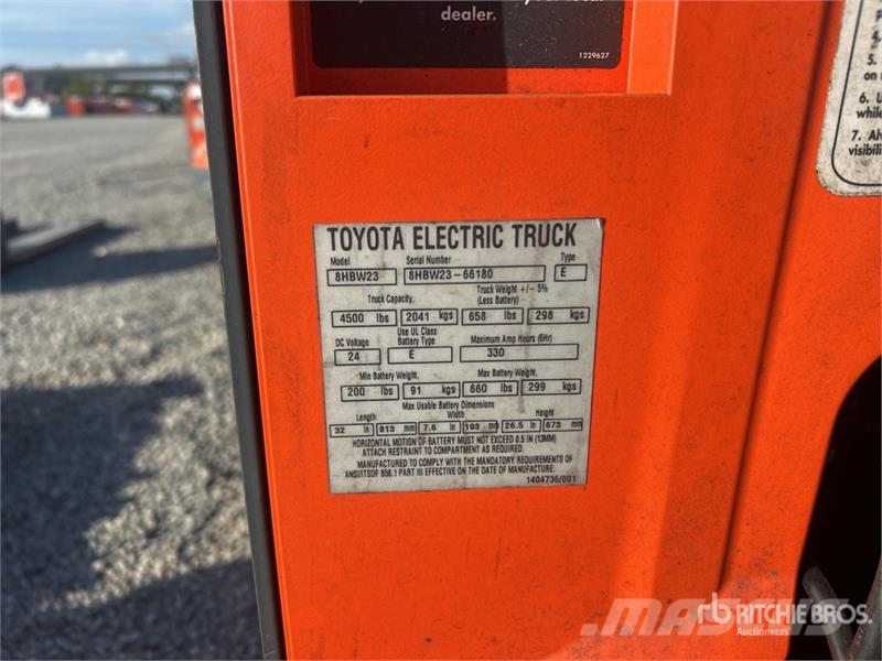 Toyota 8HBW23 Hand pallet truck