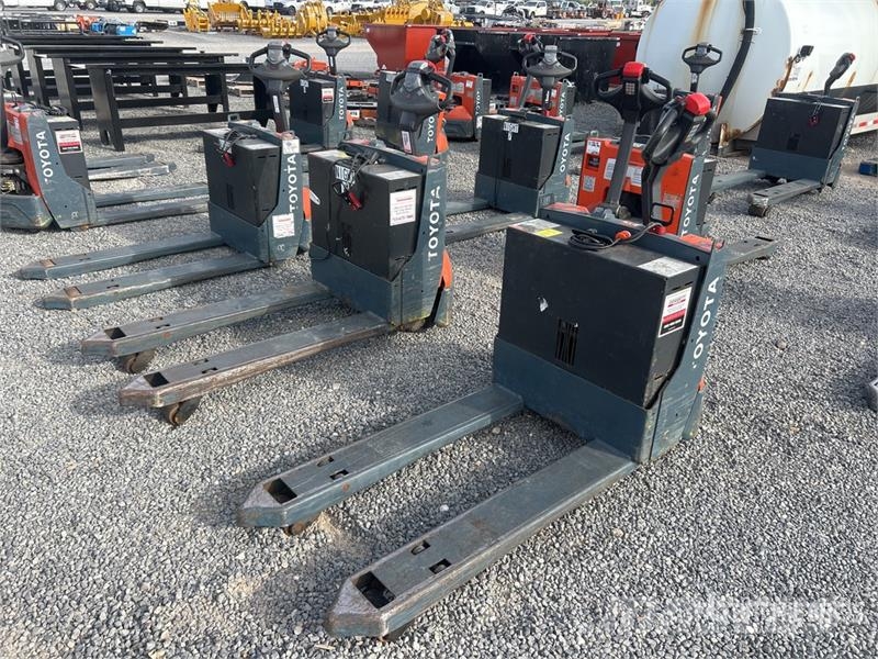 Toyota 8HBW23 Hand pallet truck