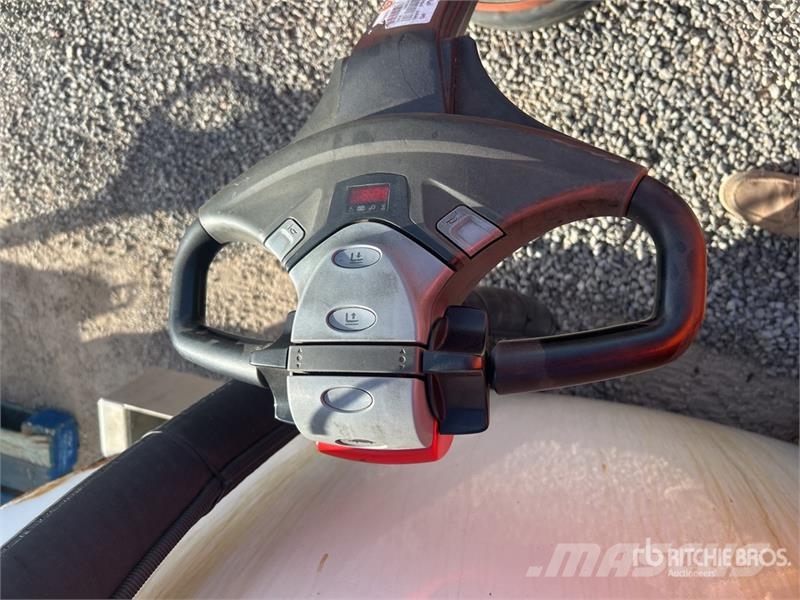 Toyota 8HBW23 Hand pallet truck