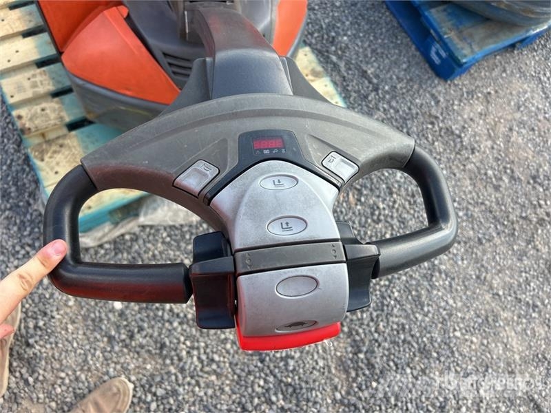 Toyota 8HBW23 Hand pallet truck