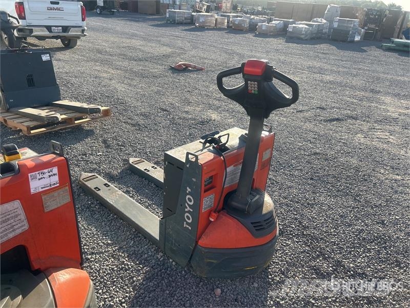 Toyota 8HBW23 Hand pallet truck