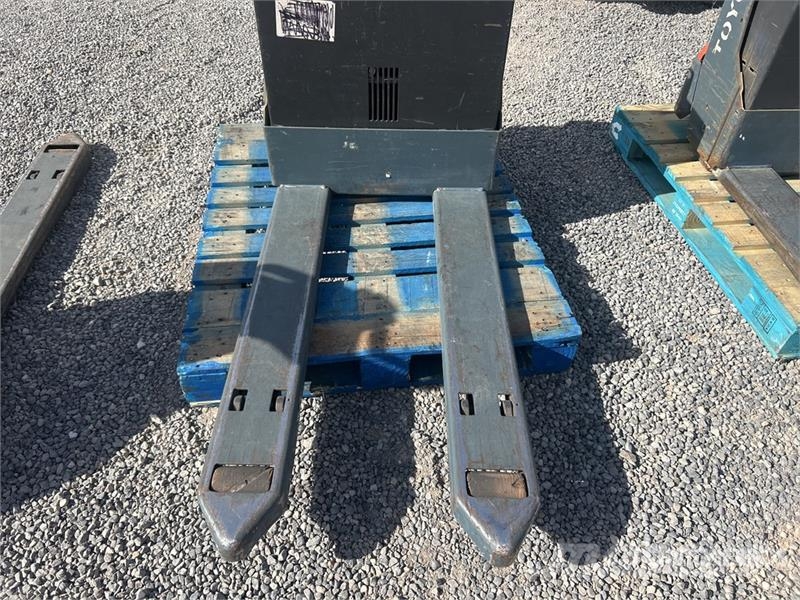 Toyota 8HBW23 Hand pallet truck