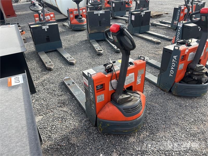 Toyota 8HBW23 Hand pallet truck
