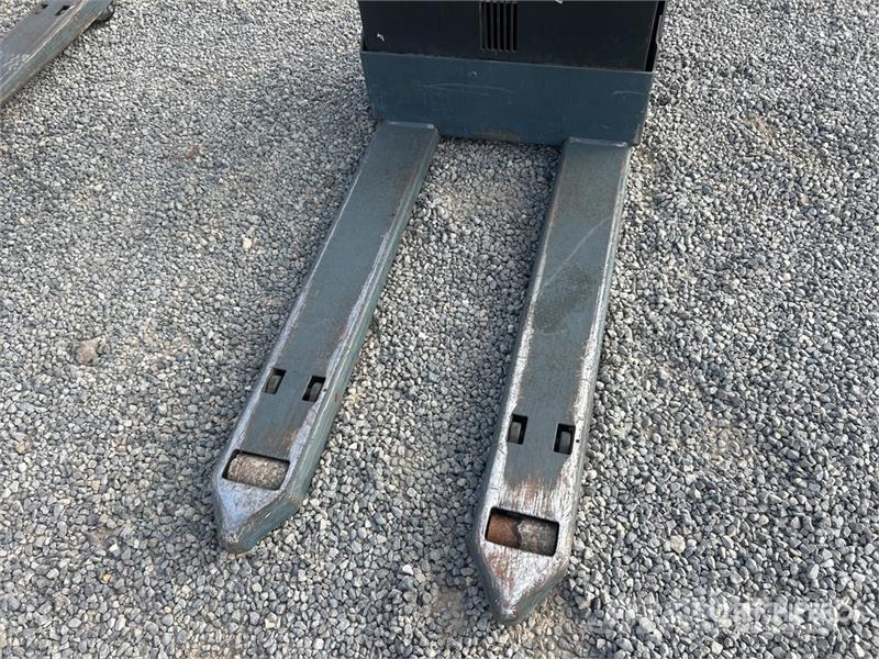 Toyota 8HBW23 Hand pallet truck