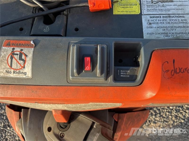 Toyota 8HBW23 Kézi raklapemelő