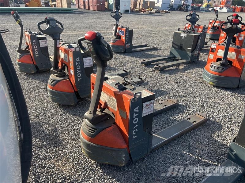 Toyota 8HBW23 Hand pallet truck