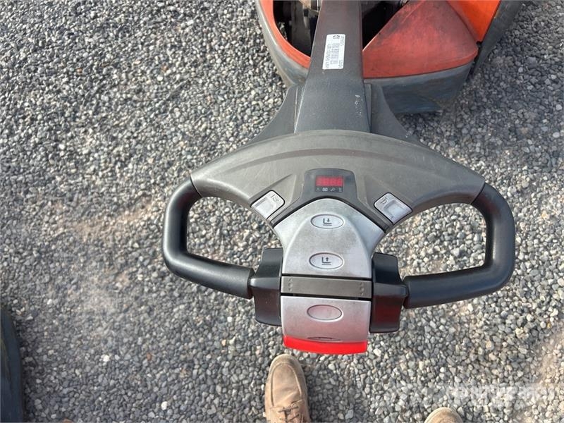 Toyota 8HBW23 Hand pallet truck