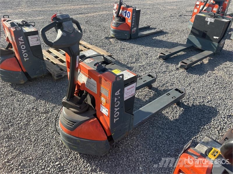 Toyota 8HBW23 Hand pallet truck