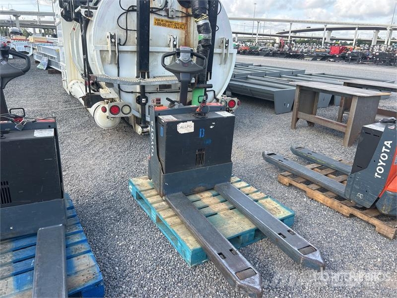 Toyota 8HBW23 Hand pallet truck