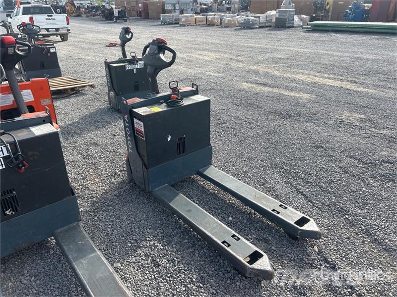 Toyota 8HBW23 Hand pallet truck