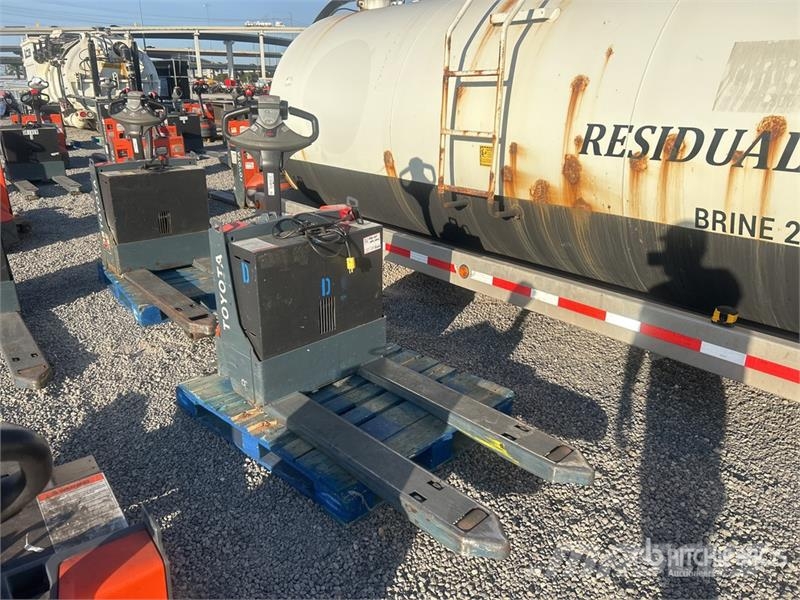 Toyota 8HBW23 Hand pallet truck