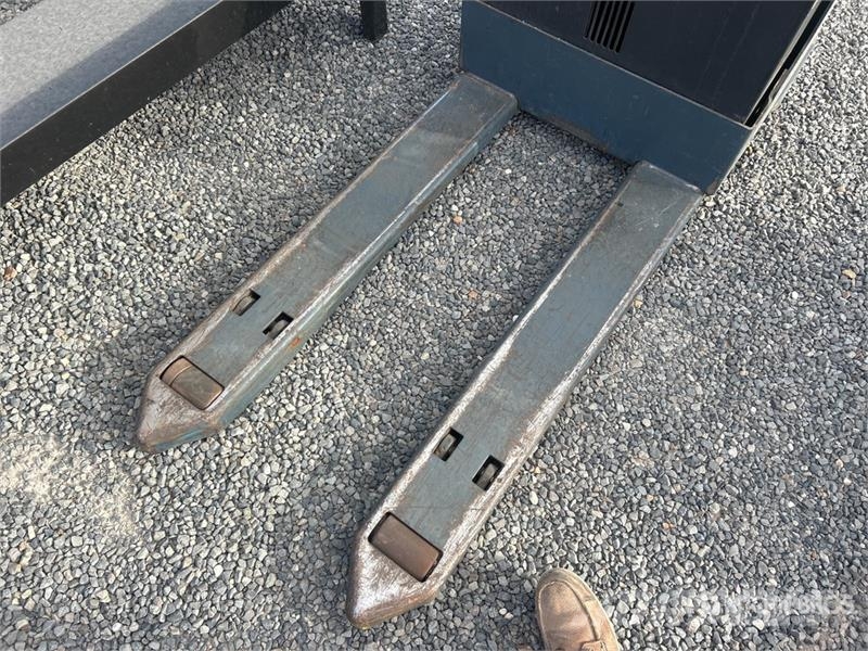 Toyota 8HBW23 Hand pallet truck