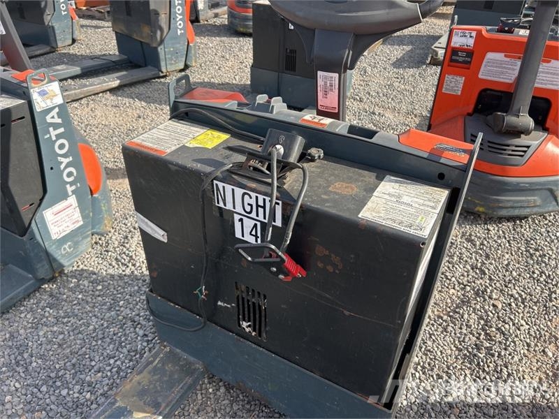Toyota 8HBW23 Hand pallet truck