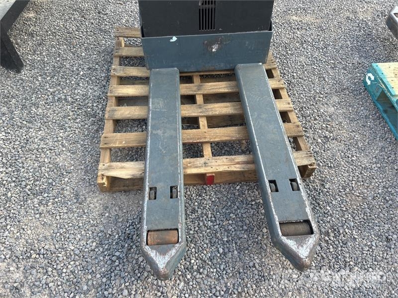 Toyota 8HBW23 Hand pallet truck
