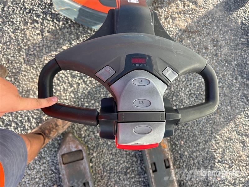 Toyota 8HBW23 Hand pallet truck