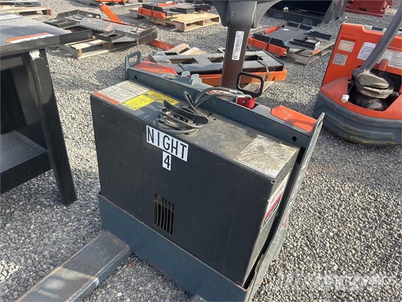 Toyota 8HBW23 Hand pallet truck