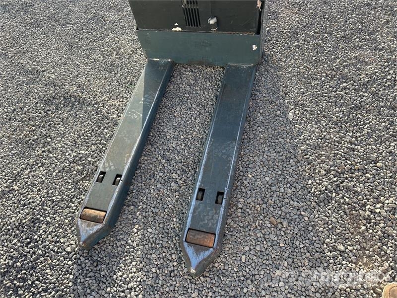 Toyota 8HBW23 Hand pallet truck