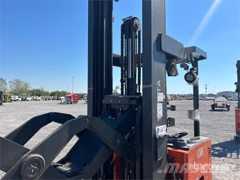 Toyota 9BDRU15 3000 lb Electric Forklift Электропогрузчики