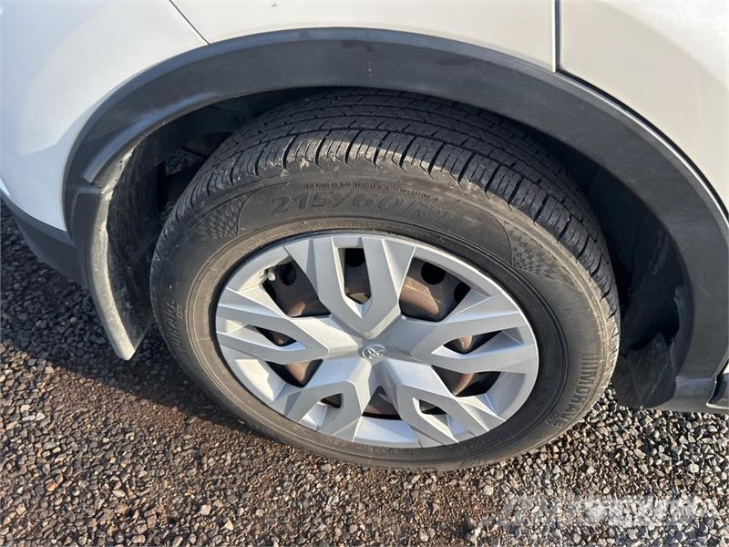 Toyota C-HR LE 2WD SUV 자동차