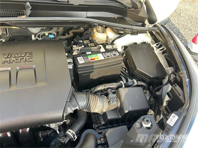 Toyota C-HR LE 2WD SUV 자동차