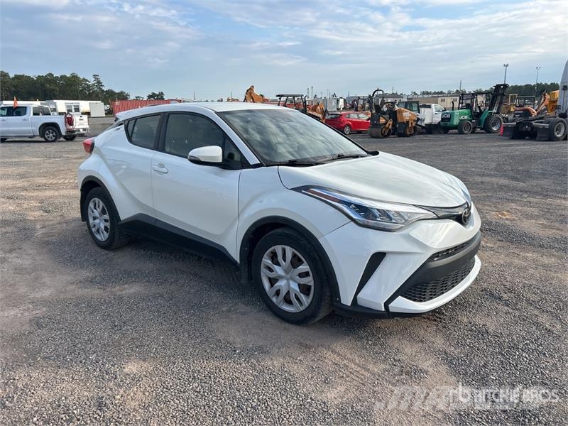 Toyota C-HR LE 2WD SUV 자동차