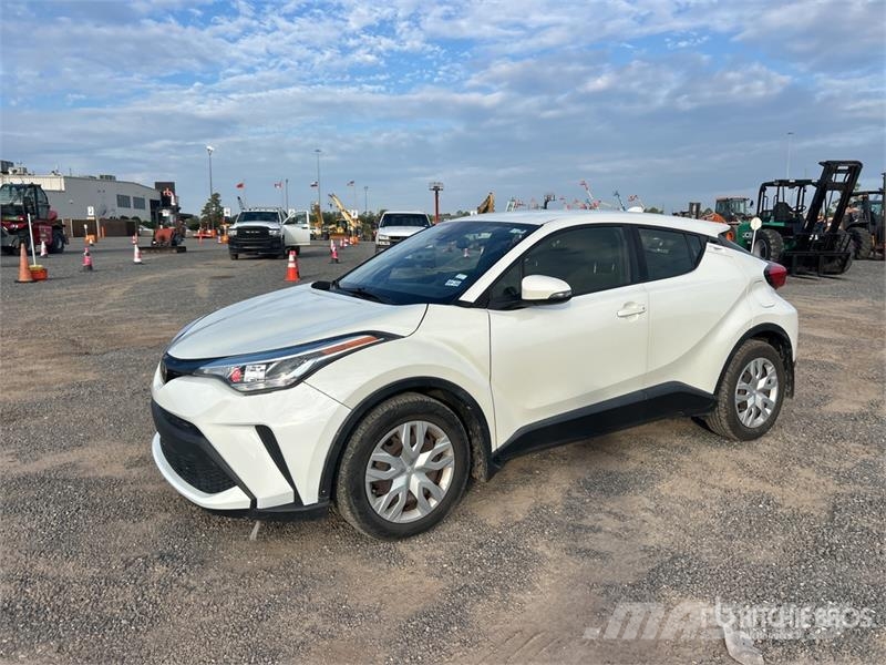 Toyota C-HR LE 2WD SUV 자동차