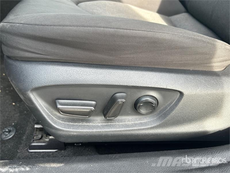 Toyota Camry LE Lengvieji automobiliai