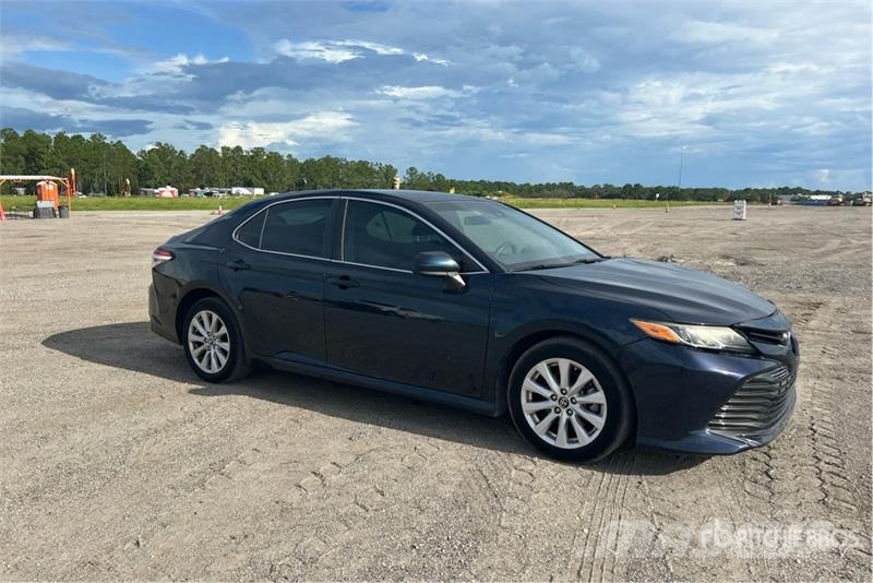 Toyota Camry LE Lengvieji automobiliai