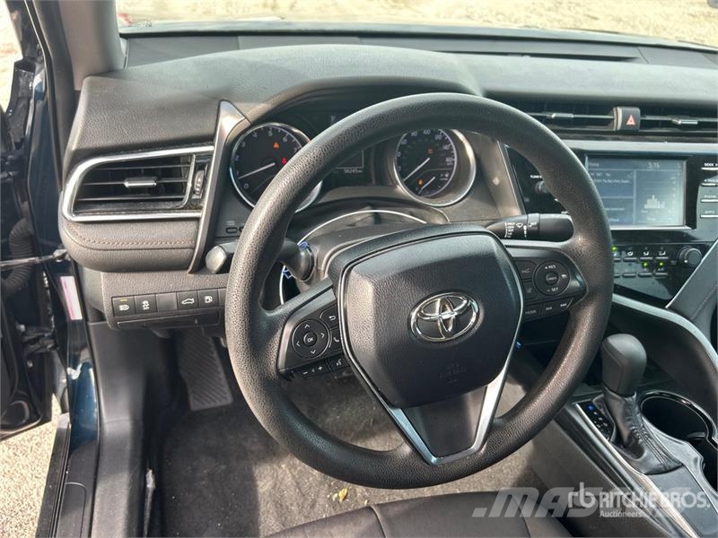 Toyota Camry LE Lengvieji automobiliai