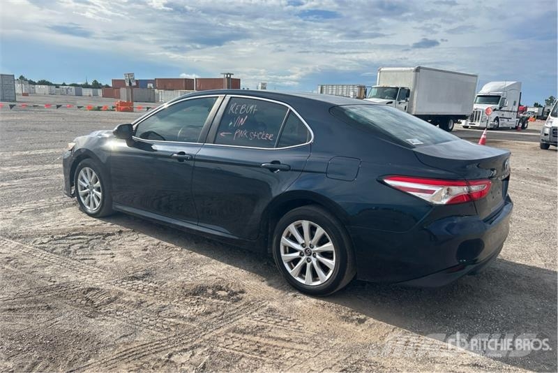 Toyota Camry LE Lengvieji automobiliai