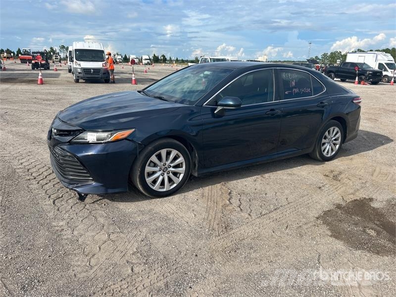 Toyota Camry LE Lengvieji automobiliai