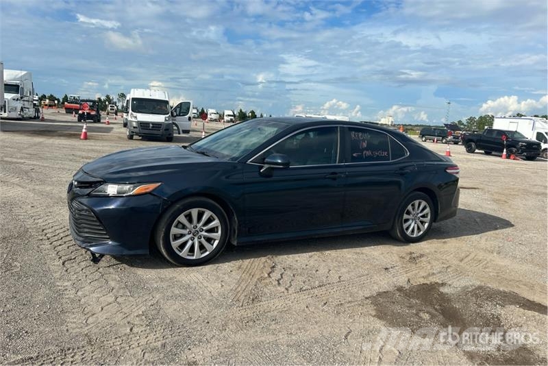 Toyota Camry LE Lengvieji automobiliai