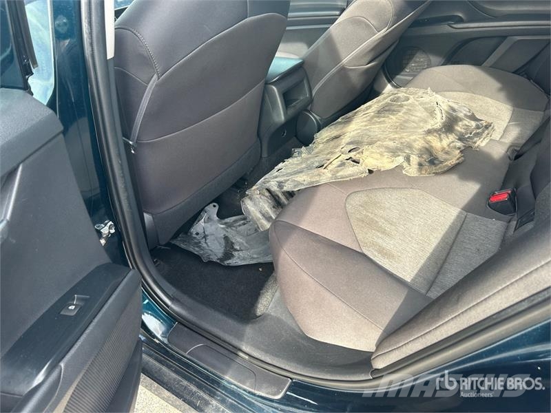 Toyota Camry LE Lengvieji automobiliai