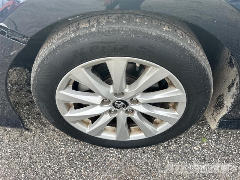 Toyota Camry LE Lengvieji automobiliai