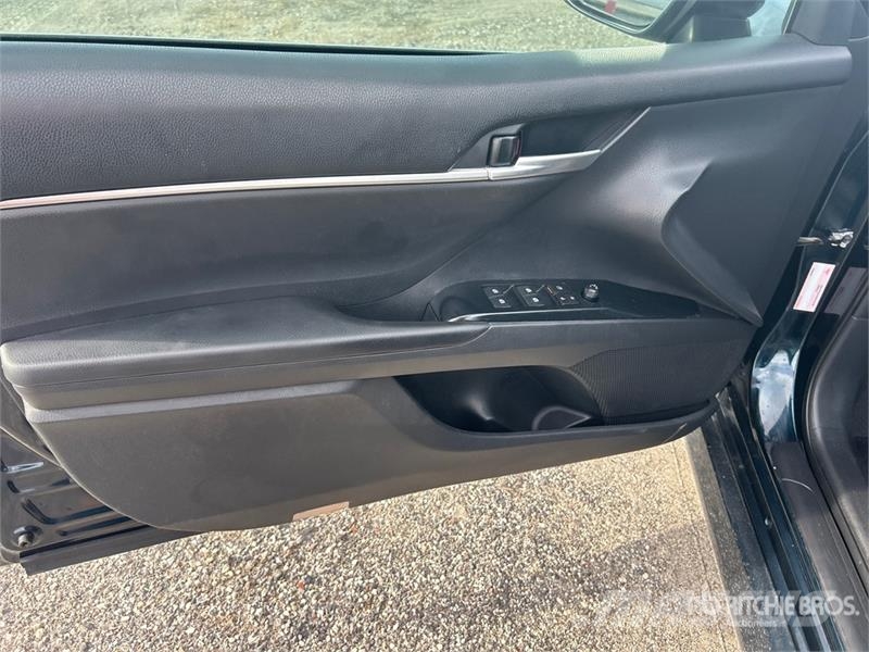 Toyota Camry LE Lengvieji automobiliai