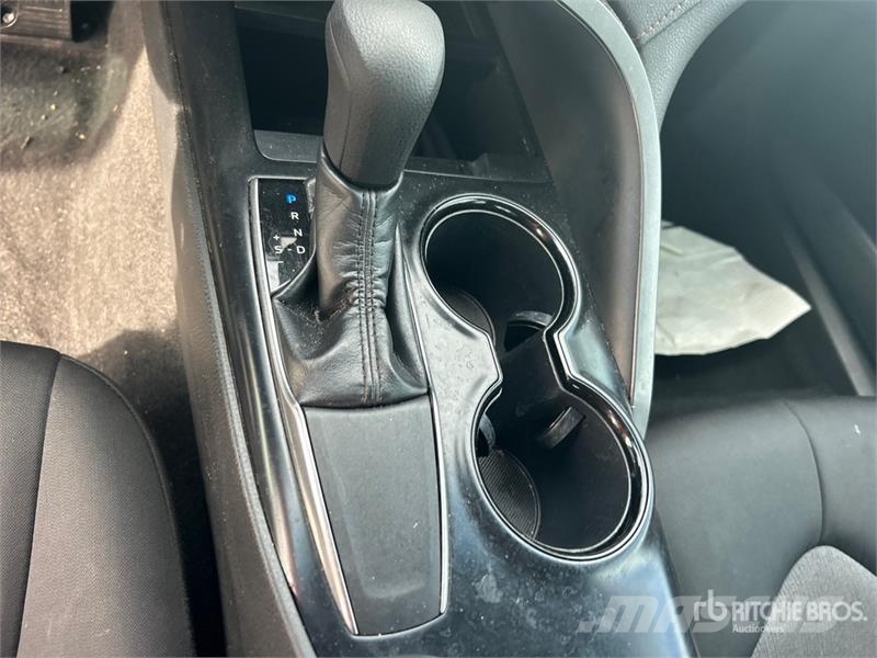 Toyota Camry LE Lengvieji automobiliai