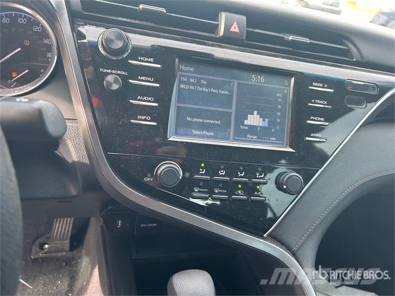 Toyota Camry LE Lengvieji automobiliai